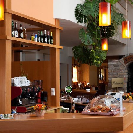 Gastland M0 Hotel & Conference Center 시게첸트미클로스 외부 사진
