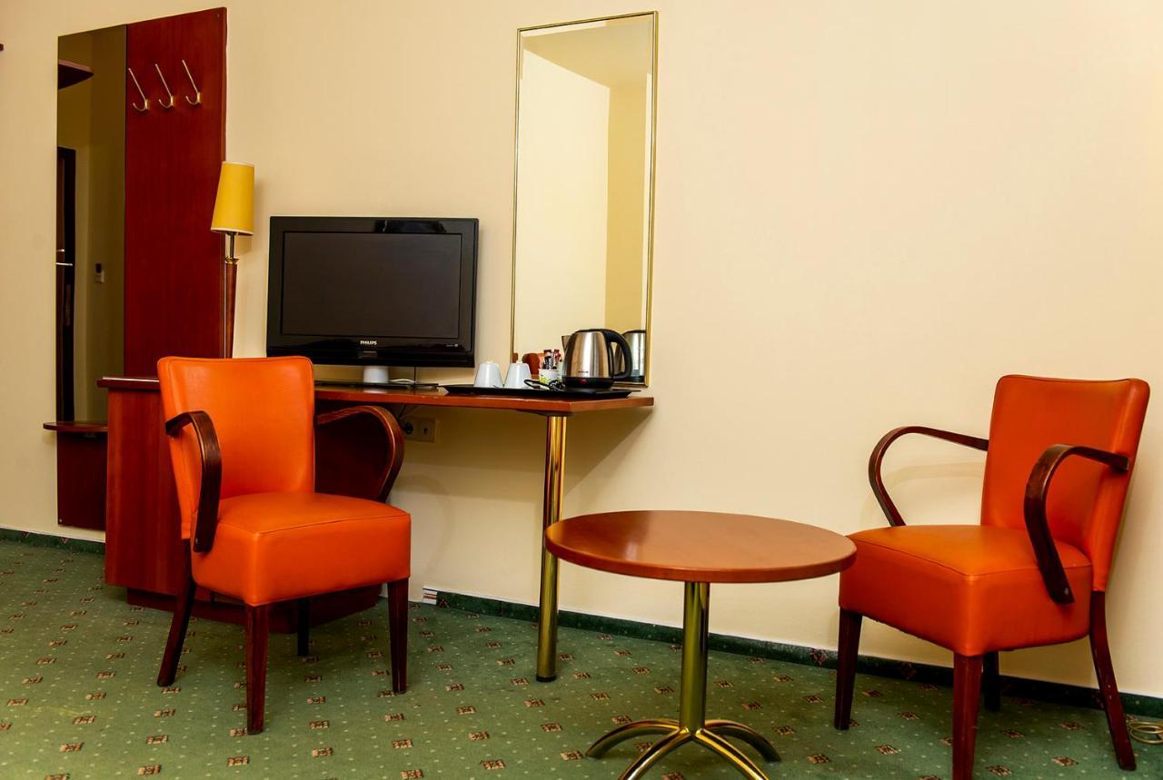Gastland M0 Hotel & Conference Center 시게첸트미클로스 외부 사진