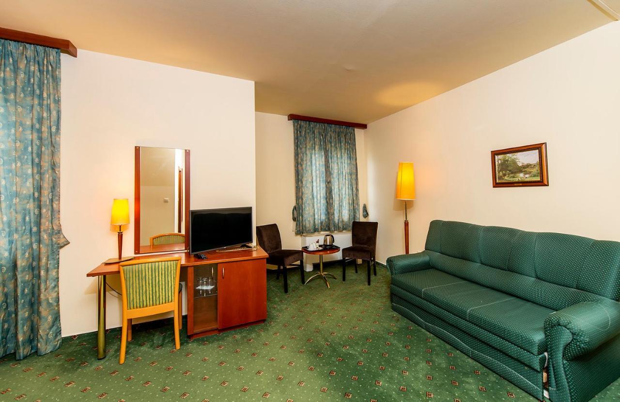 Gastland M0 Hotel & Conference Center 시게첸트미클로스 외부 사진