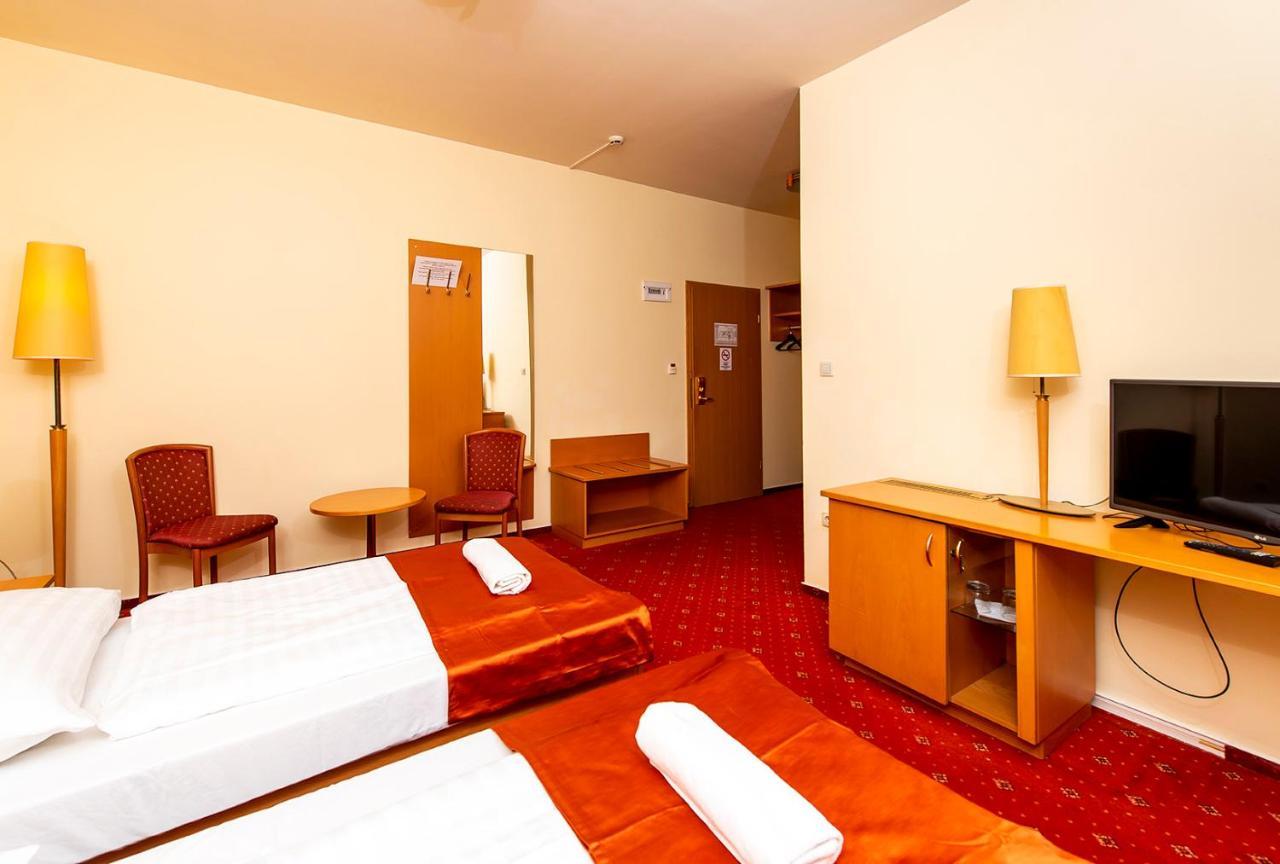 Gastland M0 Hotel & Conference Center 시게첸트미클로스 외부 사진