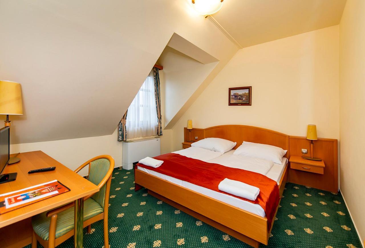 Gastland M0 Hotel & Conference Center 시게첸트미클로스 외부 사진