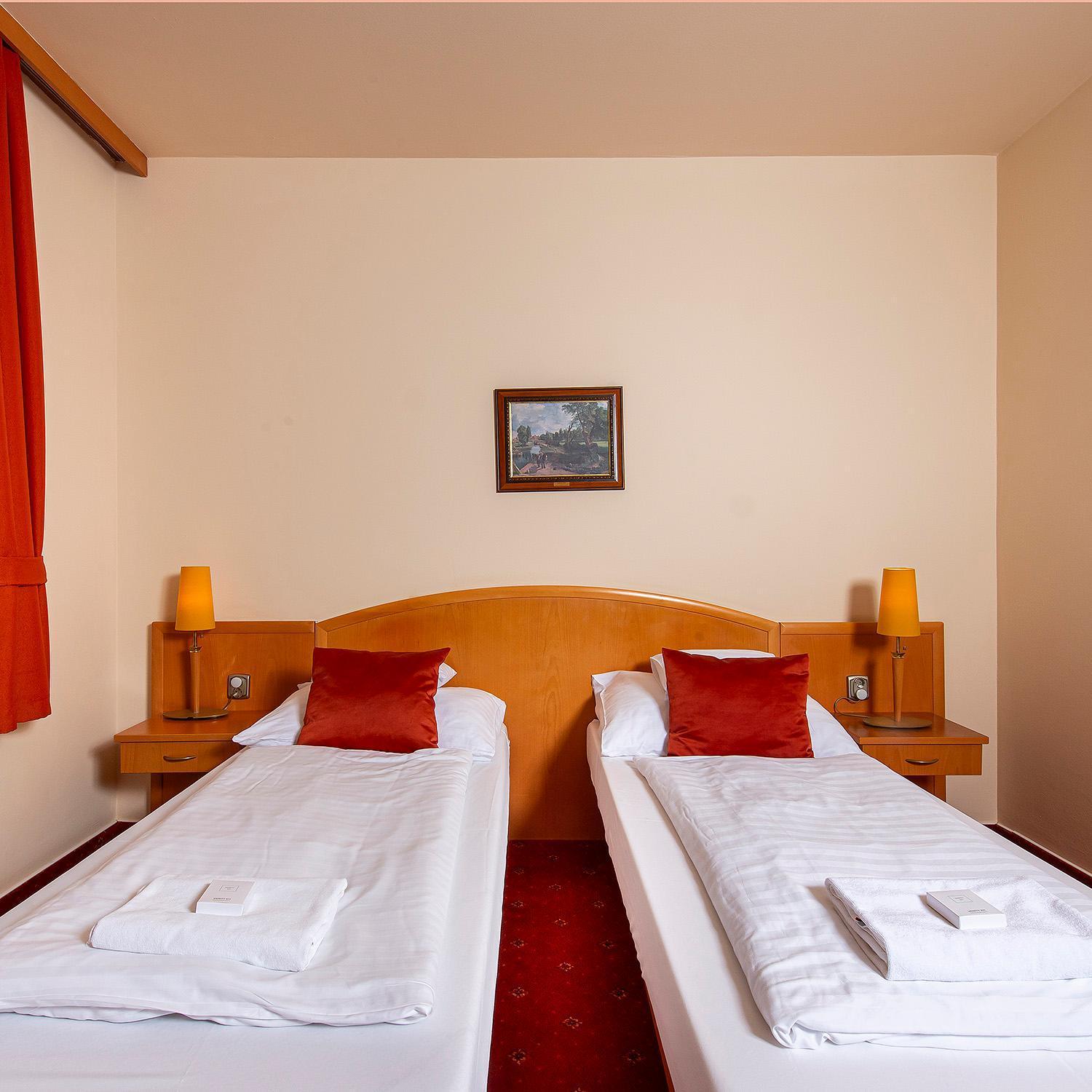 Gastland M0 Hotel & Conference Center 시게첸트미클로스 외부 사진