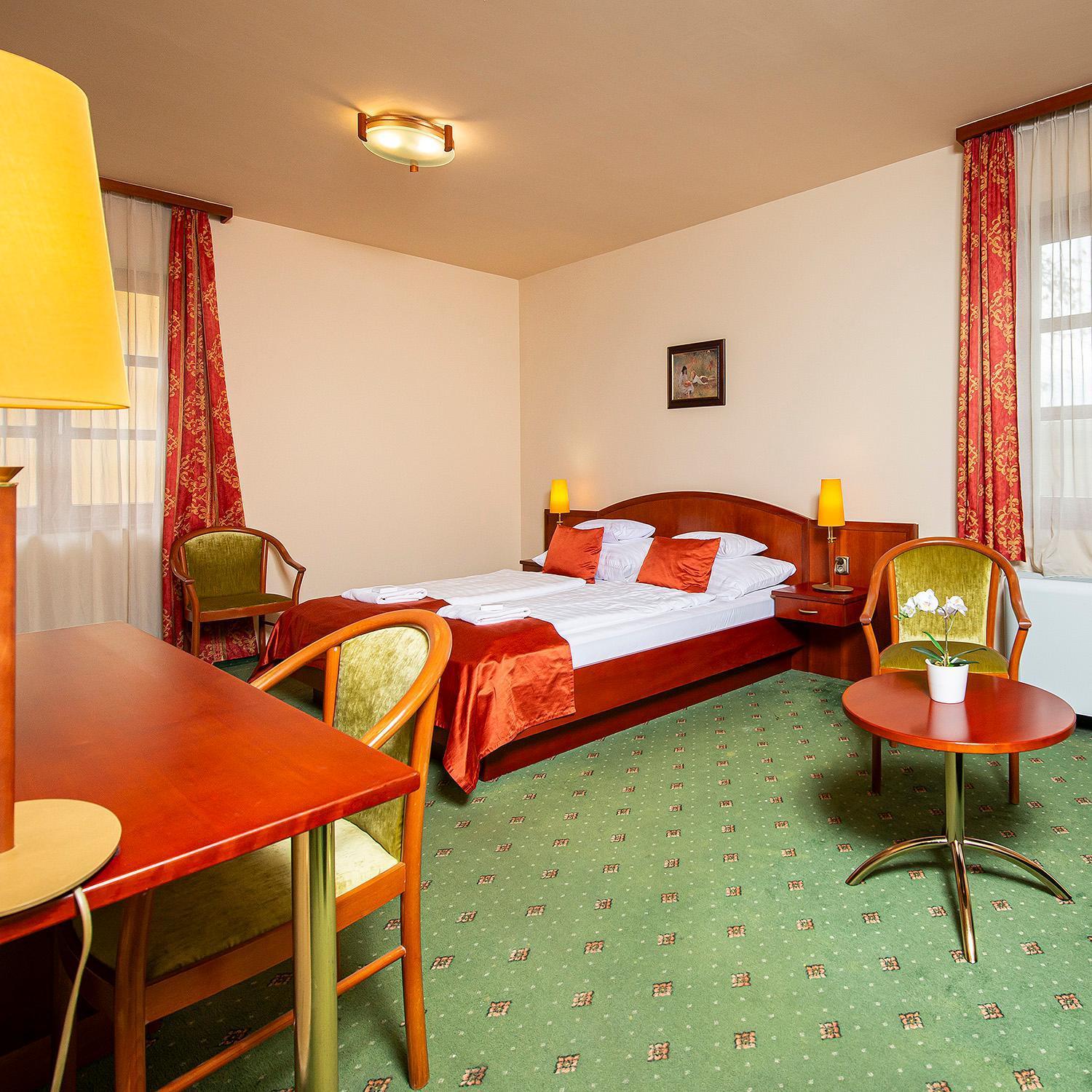 Gastland M0 Hotel & Conference Center 시게첸트미클로스 외부 사진