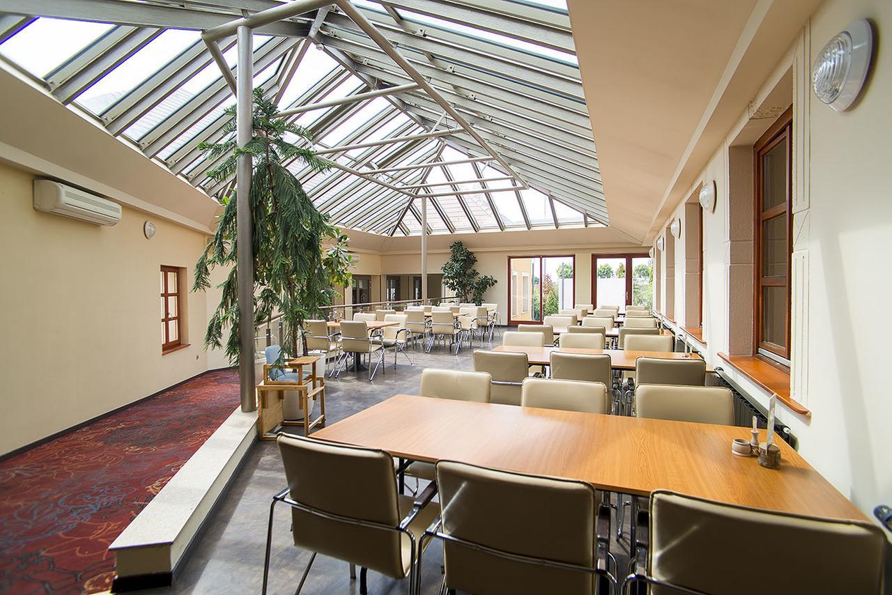 Gastland M0 Hotel & Conference Center 시게첸트미클로스 외부 사진